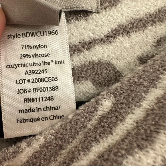 Barefoot Dreams Cozychic Ultralite Ocean Breeze Poncho - Picture 5 of 5